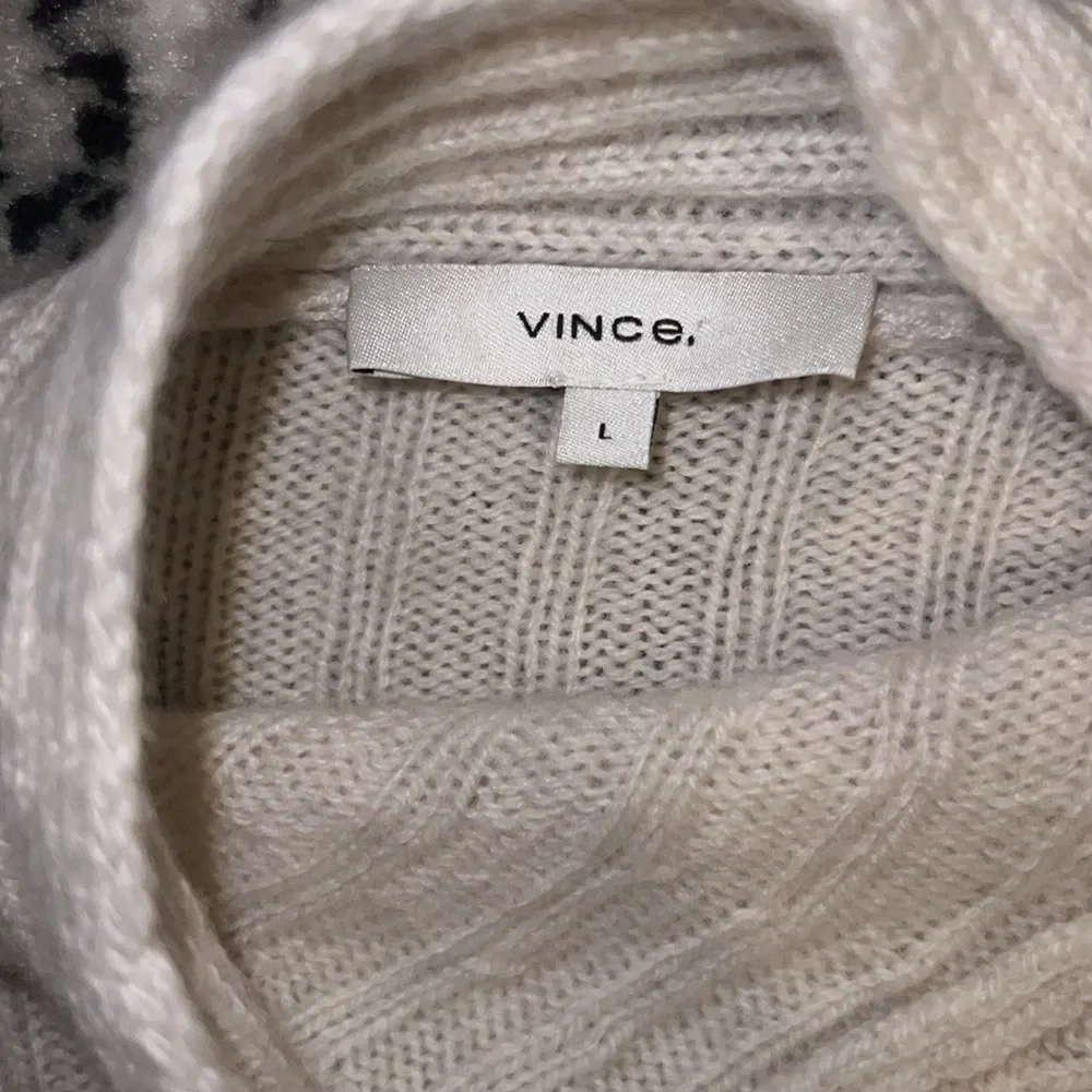 VINCE. Wool & Cashmere - Picture 3 of 6